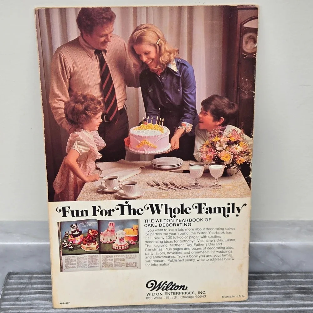 Basic Cake Decorating The Wilton Way Booklet‎ 1975 Vintage Cake Instruction Book